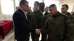 Алексей Текслер вручил награды военнослужащим 90‑й танковой дивизии
