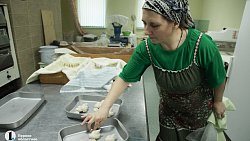 Южноуральские просфорницы испекли 250 жаворонков