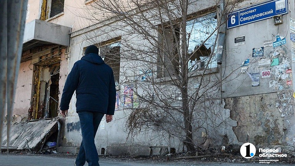 В мэрии Челябинска думают, как оградить аварийный дом от мародеров