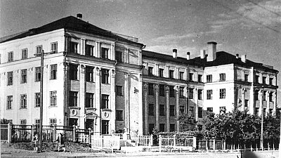 В 1941 году в Челябинск вместе с Киевским мединститутом эвакуировали еще пять