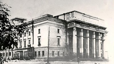 Челябинский оперный театр вместо первого сезона в 1941 году принял в свои стены завод «Калибр»