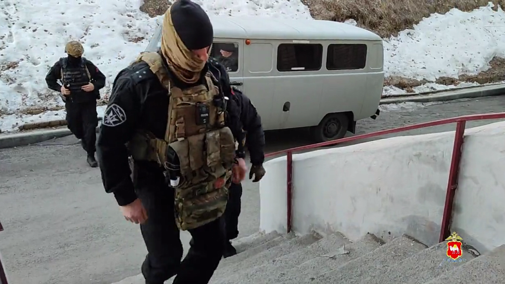 Двух граждан Таджикистана привлекли к ответственности после спецрейда в Златоусте