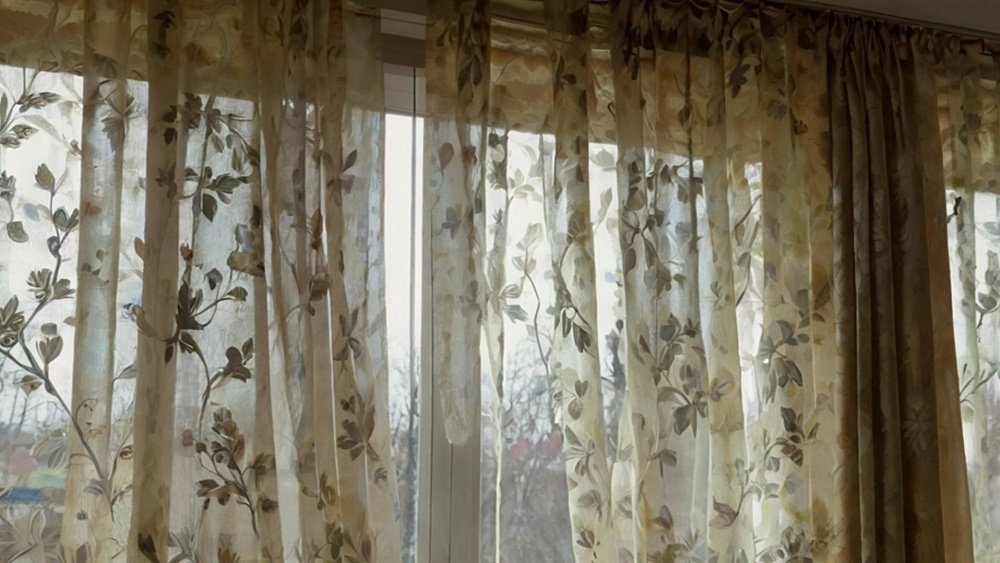 До 30% домашней пыли оседает на шторах