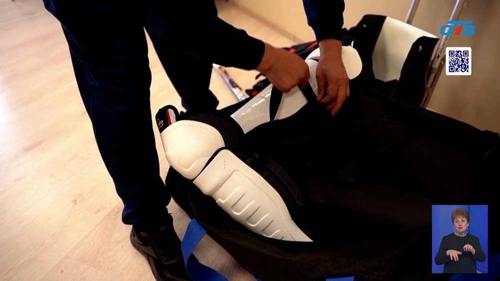 Челябинским ветеранам СВО вручили форму для следж-хоккея