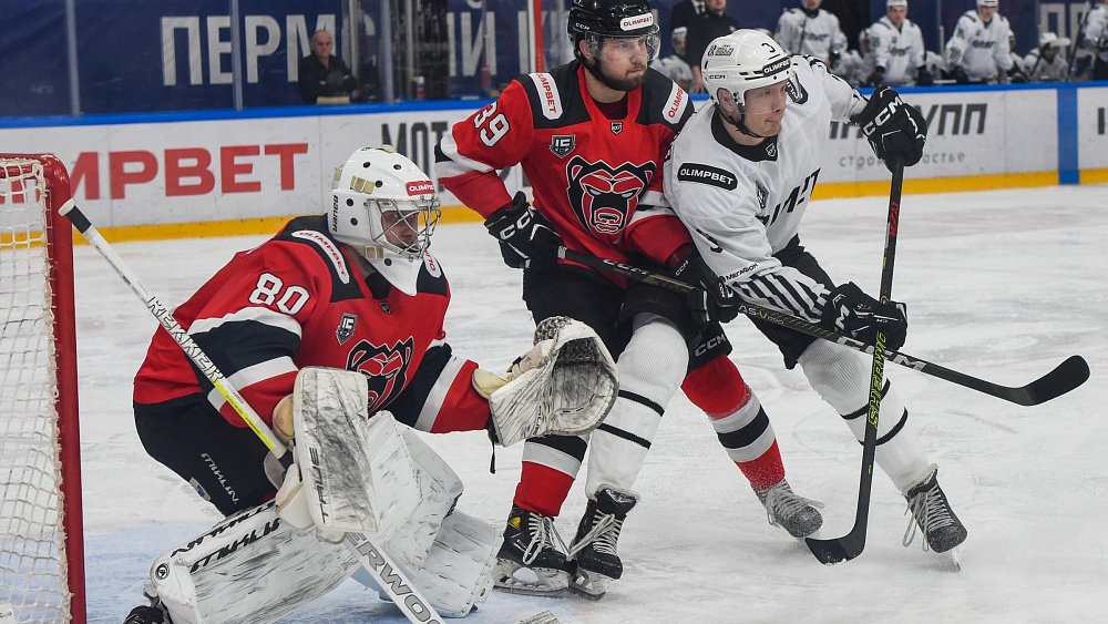 Хоккейный клуб «Челмет» уступил «Молоту» в третьем матче плей‑офф ВХЛ