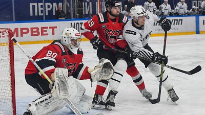 Хоккейный клуб «Челмет» уступил «Молоту» в третьем матче плей‑офф ВХЛ