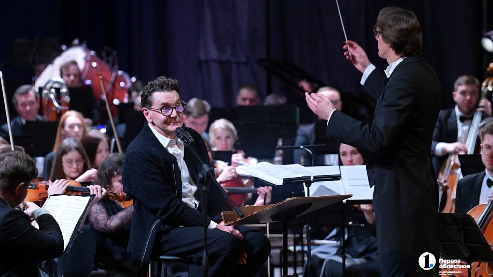 Сергей Маковецкий прочитал повесть «Метель» на сцене Челябинской филармонии