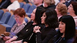 Сергей Маковецкий прочитал повесть «Метель» на сцене Челябинской филармонии