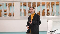 Сергей Маковецкий прочитал повесть «Метель» на сцене Челябинской филармонии