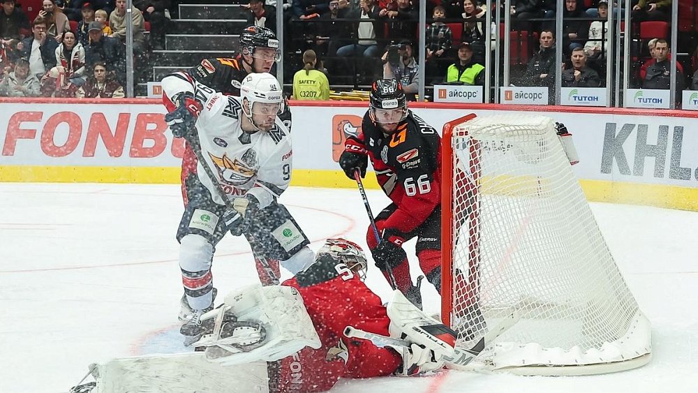 «Металлургу» не до шуток: магнитогорский клуб в День смеха выиграл у «Авангарда»