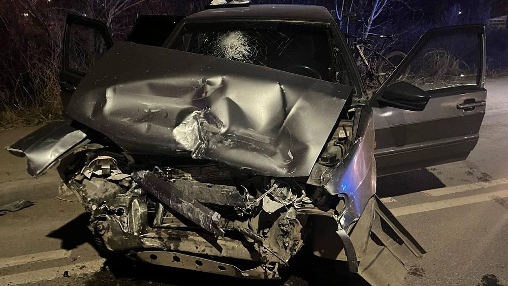 Пять человек пострадали при столкновении двух авто в Челябинске