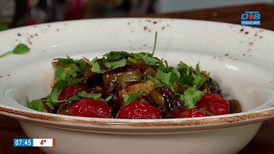 Баклажаны в соусе терияки с сыром тофу в рубрике «Завтрак с шеф-поваром»