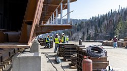 На самой крупной эстакаде в Челябинской области надвинули пролеты