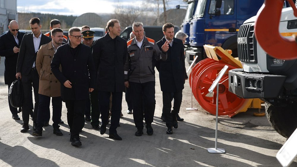 Денис Мантуров посетил автозавод «Урал» в Миассе