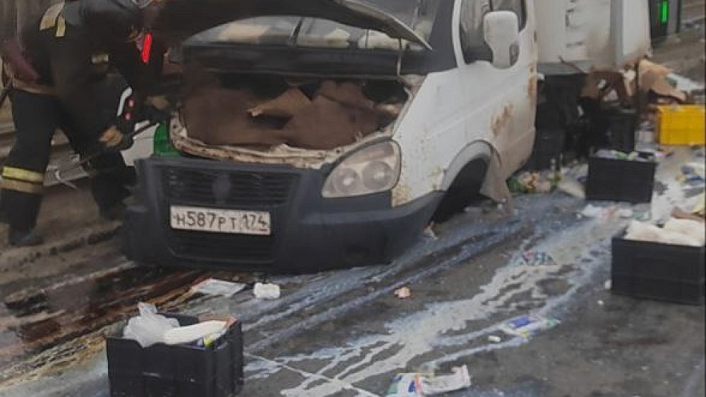 В Челябинске Lada врезалась в грузовик