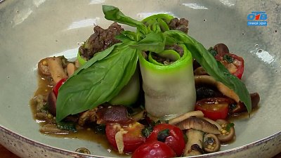 Рулетики из кабачков с грибной икрой и опятами в рубрике «Завтрак с шеф-поваром»