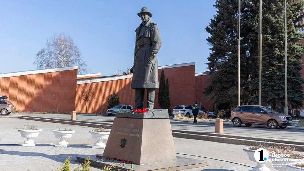 В Челябинске вспоминают нелегального разведчика Ахмерова