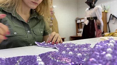 Жительница Миасса изготавливает костюмы для аниматоров разных стран