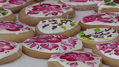 Волонтеры из Челябинска отправляют на передовую расписные пряники