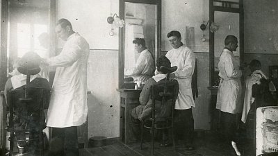 В годы Великой Отечественной в Челябинске стриглись под ноль и стирали одежду картошкой