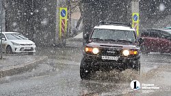 На Челябинск обрушился апрельский снегопад