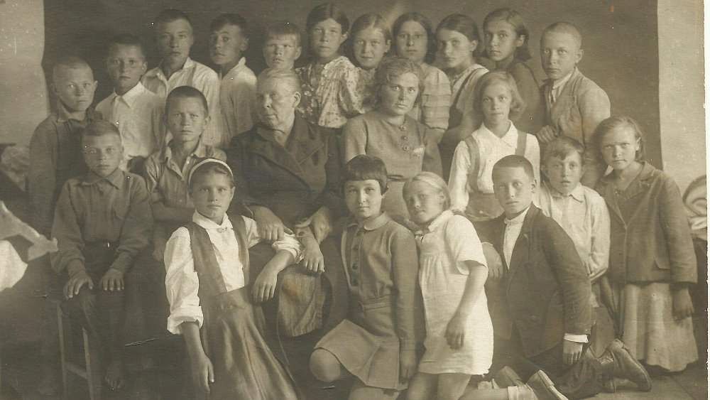 Баба Шура и ее команда — как пластовские тимуровцы получили благодарность Сталина