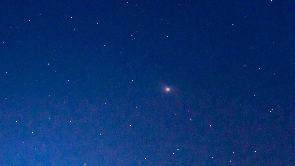 Челябинский фотограф запечатлел «пасхальную комету»