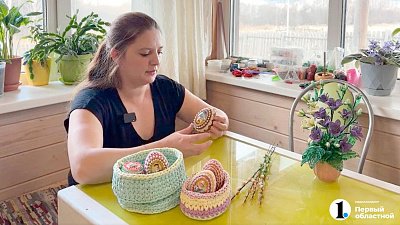 Пасхальные яйца из бисера делает миасская мастерица