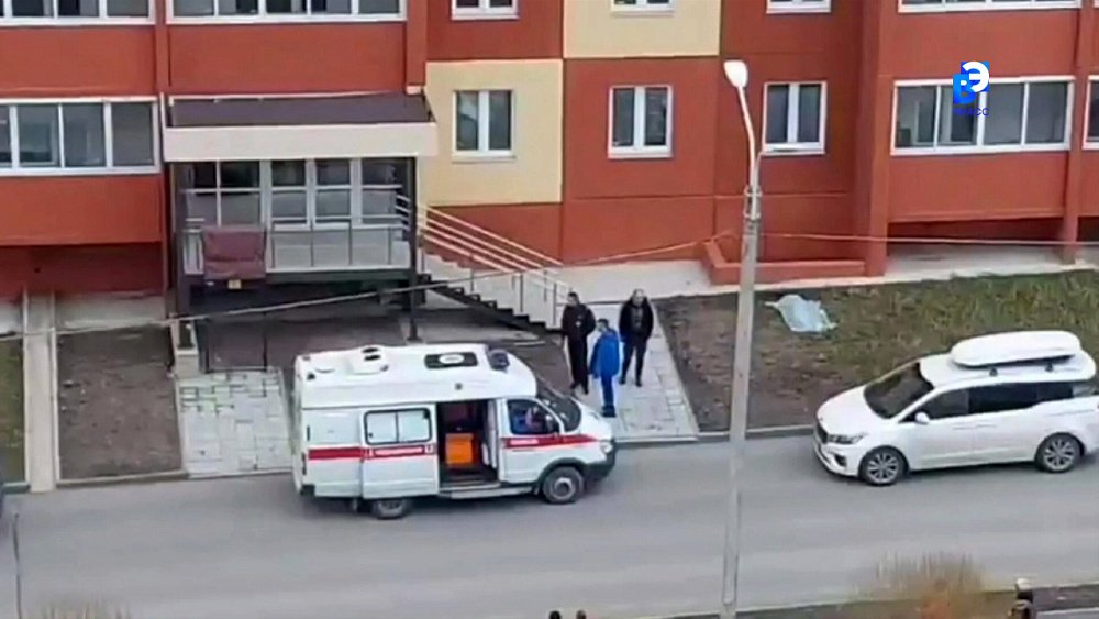 Роковое окно: пенсионерка погибла, выпав с 10-го этажа в Миассе