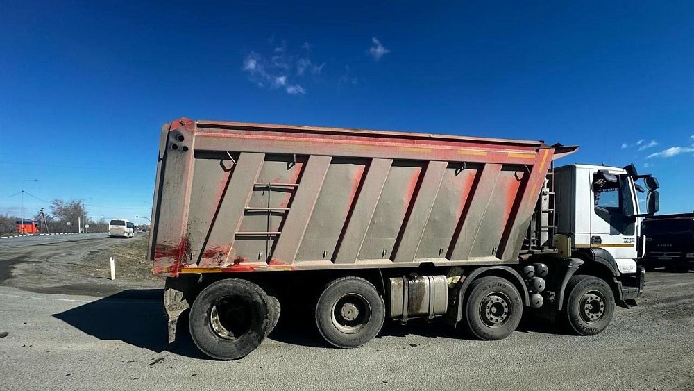 Мотоциклист погиб под колесами грузовика в Увельском районе