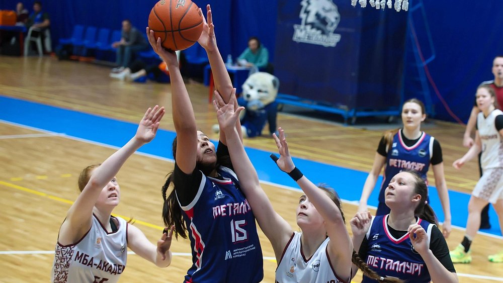 Баскетболистки «Металлурга» с двух побед стартовали в первенстве ДЮБЛ