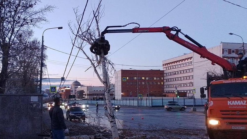 Все службы Челябинска переведены на особый режим работы из‑за разгула стихии