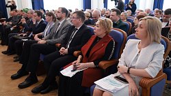 Алексей Текслер анонсировал планы развития Челябинской области в Общественной палате региона