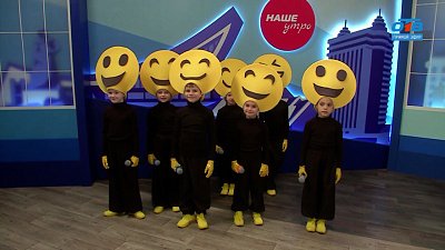 Выступление в креативных костюмах — Гости в студии