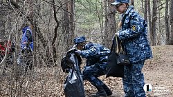 На субботнике в городском бору Челябинска впервые разделяют собранный мусор