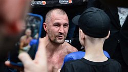 Боксер Сергей Ковалев победой нокаутом завершил свою профессиональную карьеру