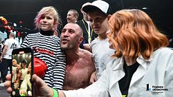 Боксер Сергей Ковалев победой нокаутом завершил свою профессиональную карьеру