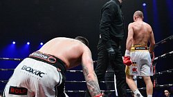 Боксер Сергей Ковалев победой нокаутом завершил свою профессиональную карьеру
