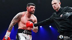 Боксер Сергей Ковалев победой нокаутом завершил свою профессиональную карьеру