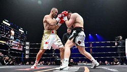 Боксер Сергей Ковалев победой нокаутом завершил свою профессиональную карьеру