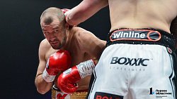 Боксер Сергей Ковалев победой нокаутом завершил свою профессиональную карьеру