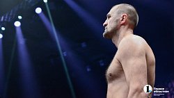 Боксер Сергей Ковалев победой нокаутом завершил свою профессиональную карьеру