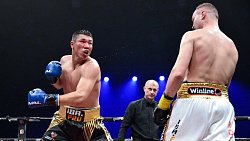 Боксер Сергей Ковалев победой нокаутом завершил свою профессиональную карьеру