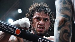 Боксер Сергей Ковалев победой нокаутом завершил свою профессиональную карьеру