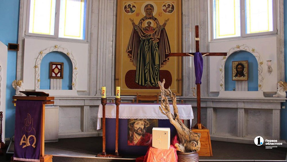 Католики Челябинска встречают Пасху