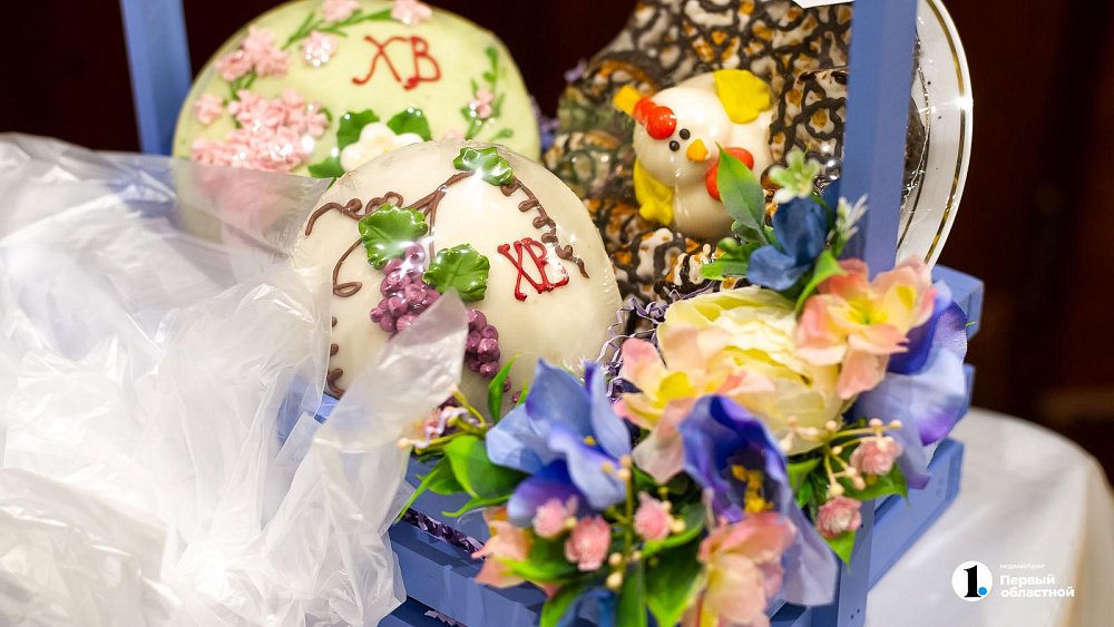 Почему на Пасху принято красить яйца и печь куличи