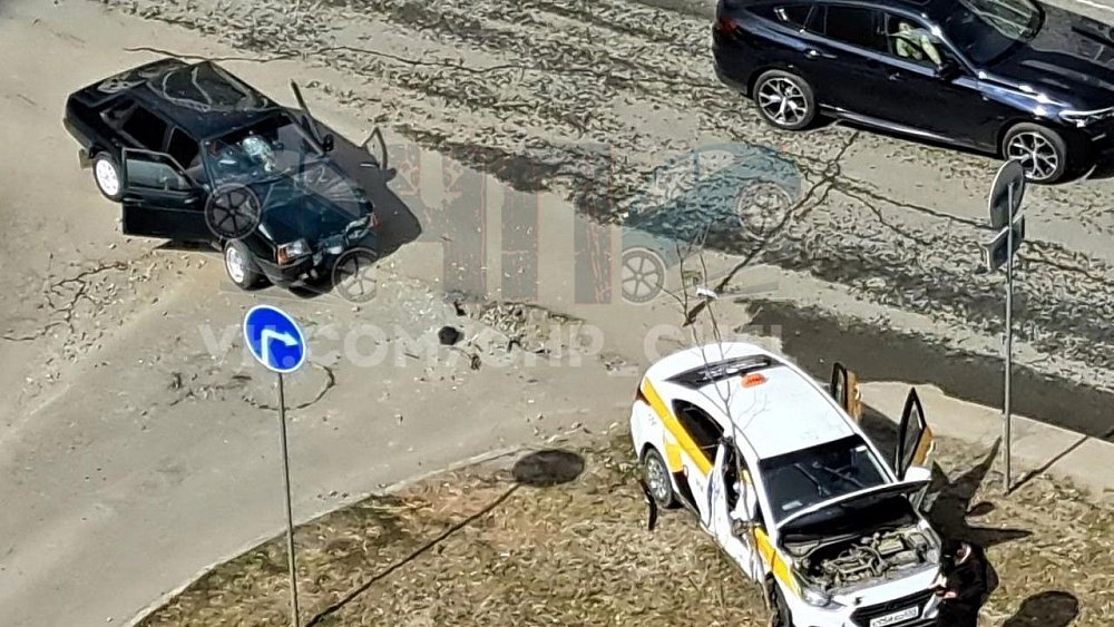 В Челябинске в ДТП с такси пострадали три человека