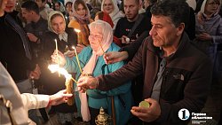 Православные южноуральцы встретили Воскресение Христово ночным бдением
