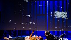 В Челябинске показали трагикомедию о слепом музыканте, мечтающем о любви