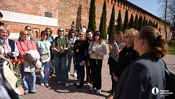 Челябинцы возложили цветы к Вечному огню в Смоленске